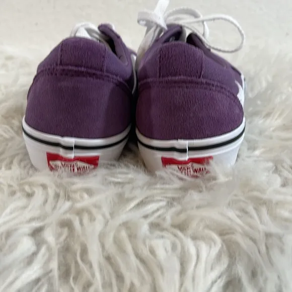 VANS Ward Low Top Sneaker Purple Size 3.5 NEW
