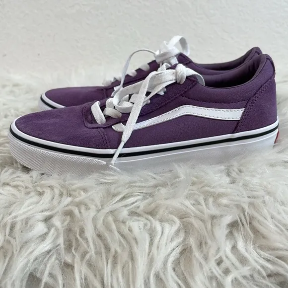 VANS Ward Low Top Sneaker Purple Size 3.5 NEW