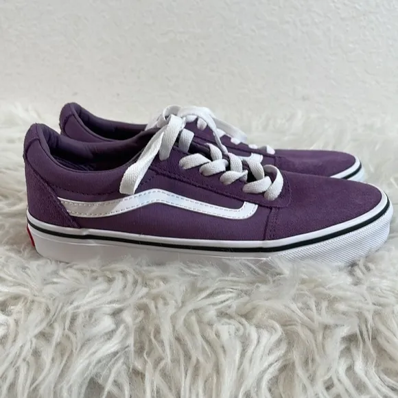VANS Ward Low Top Sneaker Purple Size 3.5 NEW