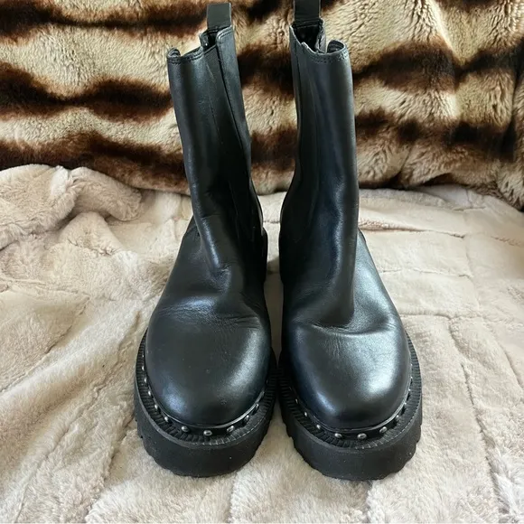 Vince Camuto Women's Meendey Black Leather Chelsea Bootie Studs Boots - 9.5